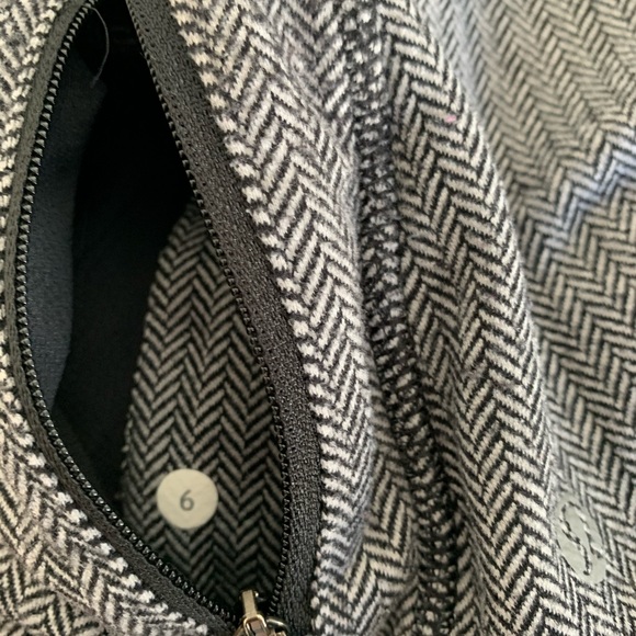Lululemon pullover with hood - women’s 6 - Picture 8 of 9